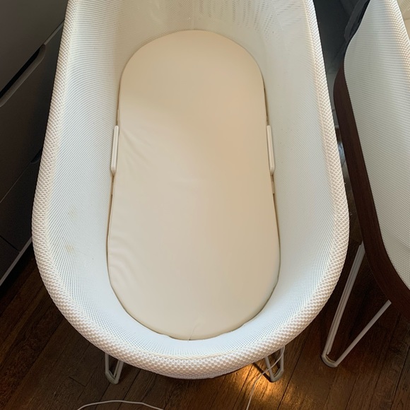 Happiest Baby Snoo Smart Sleeper Bassinet - Picture 4 of 5